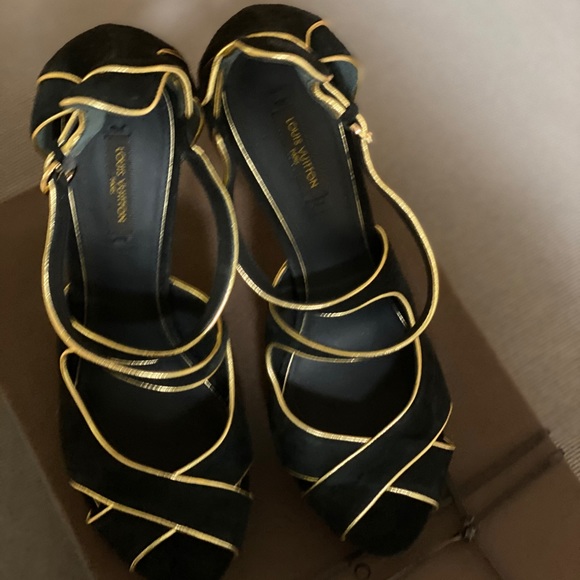 NEW! MINT CONDITION! Louis Vuitton Pumps Size 41 - Picture 8 of 8